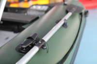 Bateau de pêche gonflable en PVC et aluminium avec moteur hors-bord