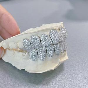 Moissanite Grillz personnalisée en argent sterling 925 avec diamant Style Hip Hop glacé Dents plaquées or 8 sur 8 pour mariage ou cadeau - Product Image 4