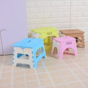 Poufs modernes empilables pour la maison, nouveau design, petite chaise pour enfants colorée, tabouret pliant en plastique