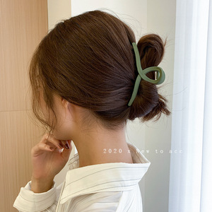Vente en gros d'épingles à cheveux en plastique mat uni, taille 11 cm, antidérapantes, maintien solide. Style moderne et simple pour un usage quotidien féminin. Cheveux - Product Image 3