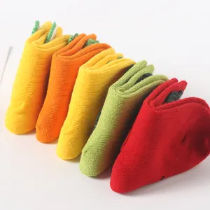 Vente chaude de couleur bonbon dessin animé bébé chaussettes bébé chaussettes en coton