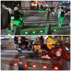 Khả năng chịu tải cao AC220V mắt mèo có dây đường đánh dấu nhúng 24 Led vỉa hè crosswalk Stud làm bằng thép 200m khoảng cách trực quan - Product Image 4