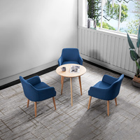 Chaise de salle à manger scandinave de style nordique en velours, dossier au design moderne, revêtement en tissu, structure solide, pieds en métal, mobilier de maison