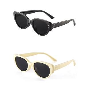 Gafas de Sol Infantiles Mirror One Factory 1406 UV400 Polarizadas Tipo 3 para Viajes y Fiestas de 3 a 12 Años, Color Negro Moderno - Product Image 2