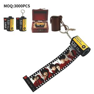 Porte-clés créatif personnalisable avec cadre pour rouleau de pellicule photo, idéal pour les cadeaux d'anniversaire et de Saint-Valentin - Product Image 3