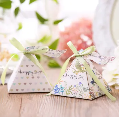 2023 Ins Großhandel Hochzeits zubehör Kreative Geschenk box Dreieck Candy Box Hochzeit Persönlichkeit Sweet Candy Box