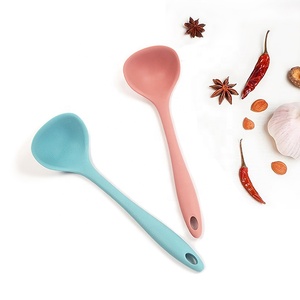 <span class=keywords><strong>Répertoire</strong></span> des fabricants ustensiles <span class=keywords><strong>de</strong></span> <span class=keywords><strong>cuisine</strong></span> en Silicone chinois louche à soupe en Silicone cuillère à soupe solide - Product Image 1