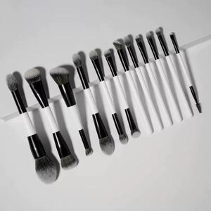 Juego de <span class=keywords><strong>Brochas</strong></span> de Maquillaje de Doble Punta Personalizadas en Oferta, Brocha para Difuminar Sombras de Ojos para Maquillaje Líquido, en Polvo y en Crema - Product Image 1