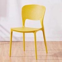 La chaise creuse nordique de dîner de loisirs colore les pleines chaises de salle à manger empilables en plastique de pp