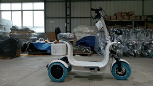 YIDI Nuevo Scooter Eléctrico de 3 Ruedas, Estilo Moderno, Motor Urbano, Triciclo Eléctrico para Adultos - Product Image 4