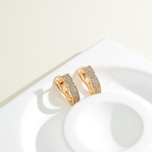 Modernos Pendientes de Aro Chapados en Oro de 18K para Mujer, Lujosos Pendientes Huggie con Micro Circonitas Cúbicas en Forma de Ola Zig <span class=keywords><strong>Zag</strong></span>, Joyería al por Mayor - Product Image 4