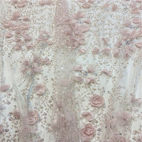 Nouveauté : Tissu en maille florale 3D brodé à la main avec des paillettes, des perles et des perles bugle, rose et bleu