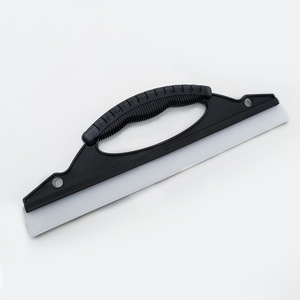 Raspador de Ventanas de Goma Suave con Mango de TPR Negro, Limpiador de Vidrios de Coche Duradero - Product Image 1