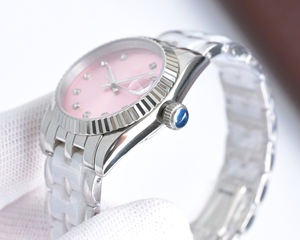 Artisanat exquis alliant luxe, élégance et style unique, profondément apprécié par les femmes de tous les milieux. Montre mécanique - Product Image 5