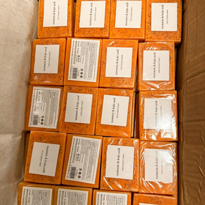 Jabón de Ácido Kójico y Cúrcuma, Etiqueta Privada Personalizada para Pequeñas Empresas, Entrega Rápida, Limpiador Corporal de Fábrica - Product Image 4