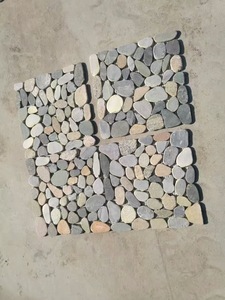 <span class=keywords><strong>Tapis</strong></span> de galets de rivière polis pour le revêtement de sol, le jardinage et l'aménagement paysager - Product Image 1