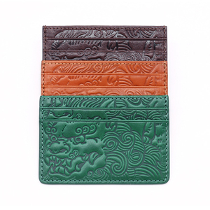 Portacarte di Credito Personalizzato per Donne in <span class=keywords><strong>Pelle</strong></span> Conciata al Vegetale Portafoglio Porta Carte in <span class=keywords><strong>Vera</strong></span> <span class=keywords><strong>Pelle</strong></span> con Leone Inciso Personalizzato per Donne - Product Image 1