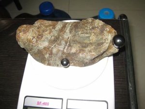 Météorite de Lonsdaleite de 2 kg, provenant de la ceinture et des routes, contenant du Californium, présentée à l'Auction House de Qingdao - Product Image 5