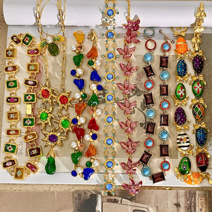 Chaîne de chandail rétro français peinture à l'huile médiévale fille Vintage bouton collier femme Niche Design chaîne de clavicule délicate - Product Image 2