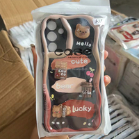 Fille DIY Dessin Animé 3D Café Ours Cloche Pendentif Couverture de Téléphone Vague Irrégulière Cadre Silicone Souple TPU Téléphone Cas Pour Iphone 15 14 pro
