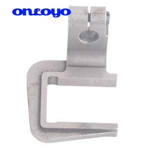 <span class=keywords><strong>Fourche</strong></span> d'alimentation Looper ASM 181993101 Pièces de machine à coudre Brother DA-9270 9280 etc. pour système d'alimentation par bras (Feed-off-the-arm) - Product Image 1