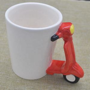 Tasse de jeu peinte à la main avec logo personnalisé Tasse à café de jeu en céramique 3D en blanc et noir parfaite pour les joueurs et les amateurs de café - Product Image 2