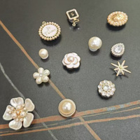 Breloques de chaussures de luxe en strass pour femmes, accessoires de mode trèfle et ours, embellissements pour sabots, vente en gros à prix abordable