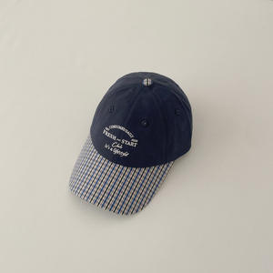 Casquette de baseball respirante et imperméable à motif écossais, blocs de couleur et lettres brodées, douce, pour parents et enfants, style décontracté et sportif - Product Image 3