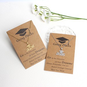 Collana Pendente Commemorativa per la Laurea 2026, Minimalista in Acciaio Inossidabile, con Biglietto, per Studenti <span class=keywords><strong>di</strong></span> Ultimo Anno - Product Image 2