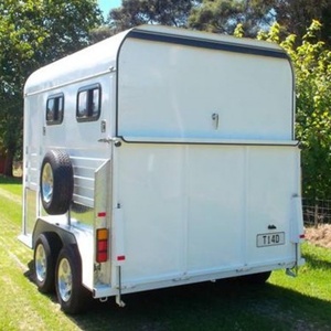 Semirremolque HERUI de Carga Angular para 2 Caballos con Doble Eje, Frenos Eléctricos, Capacidad de 4T, Remolque para Caballos Tipo Camper - Product Image 1