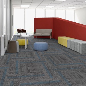 Nouvelles dalles de moquette modulaires en polypropylène, à poils bouclés, design moderne rayé carré, avec support en PVC - Product Image 3