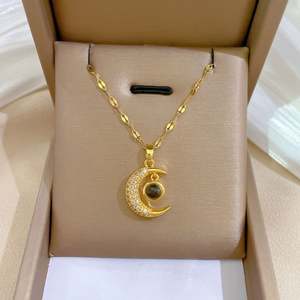 Collar Elegante de Acero Inoxidable con Incrustaciones de Microdiamantes y Diseño de Luna Llena para Mujer, Estilo Moderno y Lujoso - Product Image 2