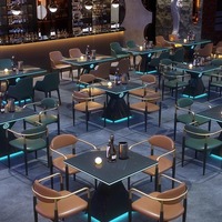 Combinaison table et chaises de bar lumineuses à LED personnalisées, chaises en cuir PU résistantes à l'usure, mobilier commercial pour bar, club, pub