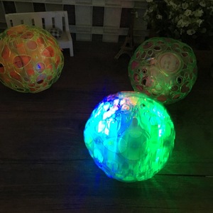 Pelota de Juguete Luminosa y Saltarina, Colorida y Brillante, de Plástico, para Niños Unisex de 2 a 4 Años - Product Image 2