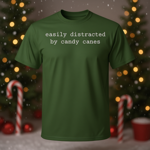 Camiseta con estampado de bastones de caramelo que te distraen fácilmente, ropa divertida para las fiestas navideñas - Product Image 3