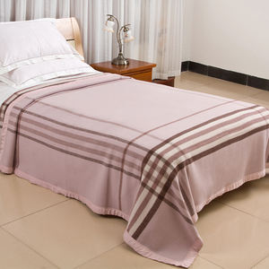 <span class=keywords><strong>TAIFU</strong></span> Vente en gros OEM/ODM 380GSM 50% laine fine australienne 50% acrylique 24um Couverture en laine 180*230cm Couverture tissée - Product Image 2