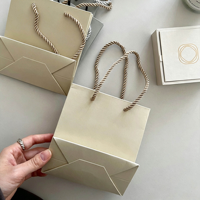 Sacs en papier personnalisés avec logo pour bijoux, colliers, bagues, boucles d'oreilles, bracelets, sacs cadeaux pour bijoux, sacs en papier de luxe, petits sacs d'emballage en papier