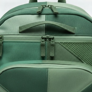 กระเป๋าเป้สะพายหลัง Pickleball Geo-Panel สำหรับใส่ไม้พาย 2 อัน พร้อมช่องเก็บเศษวัสดุ  รับทำโลโก้ตามสั่ง ขายส่ง กระเป๋าเป้สะพายหลังสำหรับไม้เทนนิสและไม้พาเดล - Product Image 4