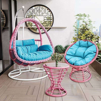Fauteuil suspendu double moderne de luxe en rotin PE pour extérieur, avec support double en acier robuste et coussins épais, idéal pour salon.