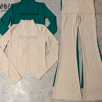 Setelan Olahraga Wanita Grosir Dua Potong dengan Logo Custom, Jaket Hoodie Pendek Ritsleting Kontras, Celana Flare Lipat di Pinggang
