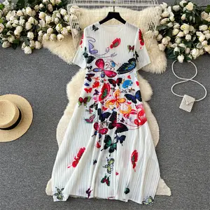 Yuvarlak boyun kısa kollu çiçek kelebek baskılı elbise kadın high-end rahat gevşek pilili uzun beyaz elbise