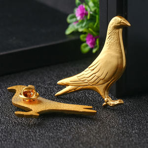 Custom lucido placcato in oro uccelli piccione forcine in metallo 3D Badge messican Saudi metallo spille per cappelli - Product Image 5