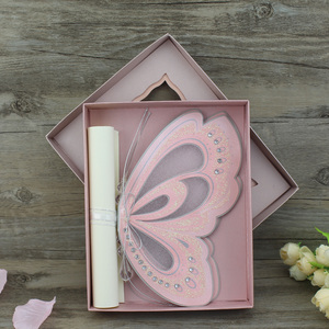 Cartes d'invitation fantaisie en papier découpé au laser <span class=keywords><strong>rose</strong></span> blush avec des papillons 3D pour mariage, baby shower, baptême - Product Image 1