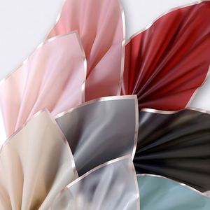 Papier d'emballage pour fleurs translucide imperméable avec bord doré et impression à chaud sur le bord du papier - Product Image 4