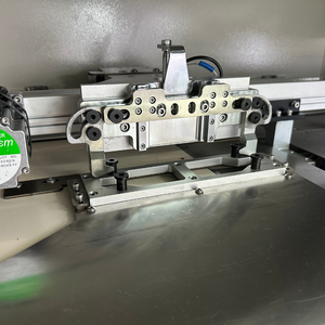 Machine à coudre industrielle automatique à laser pour la pose de poches TS-995 pour la fabrication de poches sur jeans et vêtements en denim pour usine TOPSEW - Product Image 2