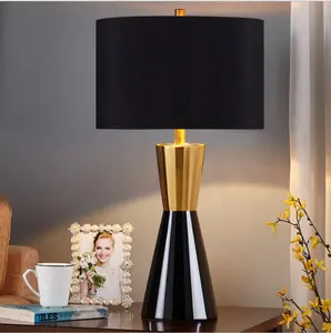 Licht Luxe Tafellamp Postmoderne Warm Creatieve Eenvoudige Slaapkamer Bed Woonkamer Porselein Tafel Lampen