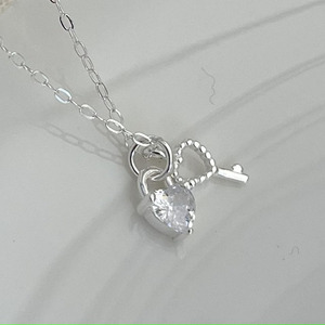 Collar con colgante en forma de corazón y llave de circón CZ de Plata de Ley 925 para mujer, joyería para fiesta y boda - Product Image 4