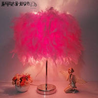 Lampe de table nordique en plumes blanches, lampe de chevet LED, base en métal, décoration moderne pour la maison, chambre à coucher, cadeau esthétique romantique