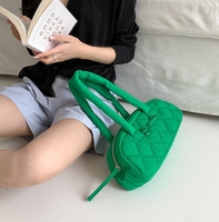 Automne-hiver nouveau Design exquis léger en nylon rembourré doux sac fourre-tout Portable sac à bandoulière matelassé pour un usage quotidien