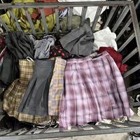 Rok Lipit Bekas Berkualitas Campuran Warna untuk Wanita dan Remaja Grosir 100kg Bundel Rok Mini Kasual Ukuran Campuran Pakaian Bekas